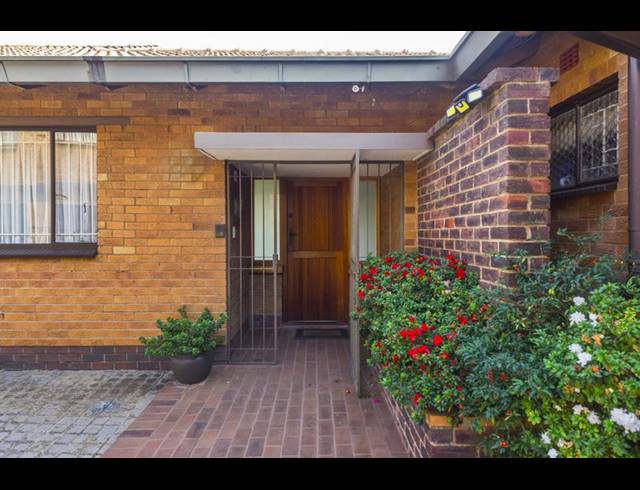 4 BEDROOM TOWNHOUSE FOR SALE IN BEDFORDVIEW